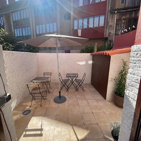Cimadevilla Apartment *